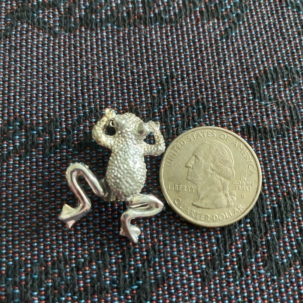 Vintage Silvertone Frog Brooch w/ Sparkling Rhinestone Eyes/Whimsical Statement